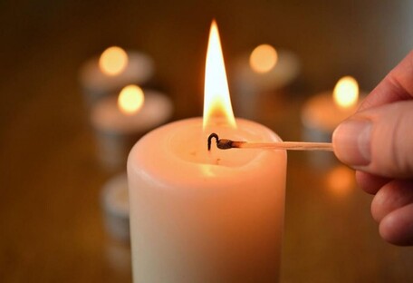 Когда нет электричества: украинцам рассказали, как увеличить время горения свечи