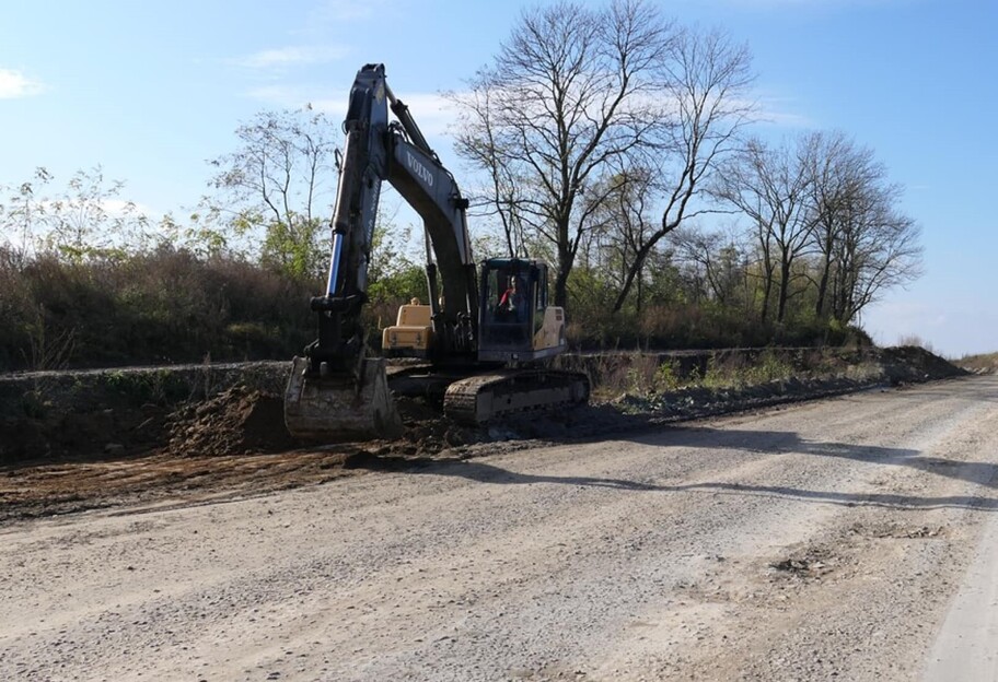 Реконструкція доріг в Україні – Укравтодор розпочав ремонт ділянки найдовшої дороги в країні, фото - фото 1