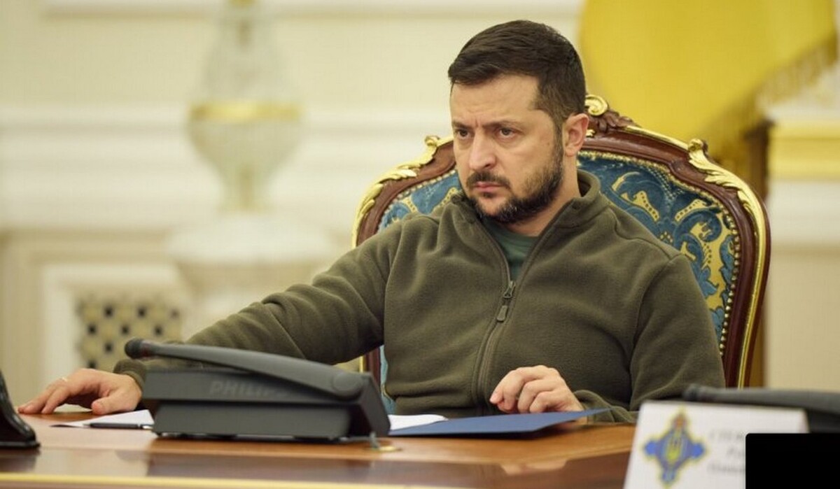 В Украине хотят продлить военное положение и мобилизацию: президент внес законопроект  фото