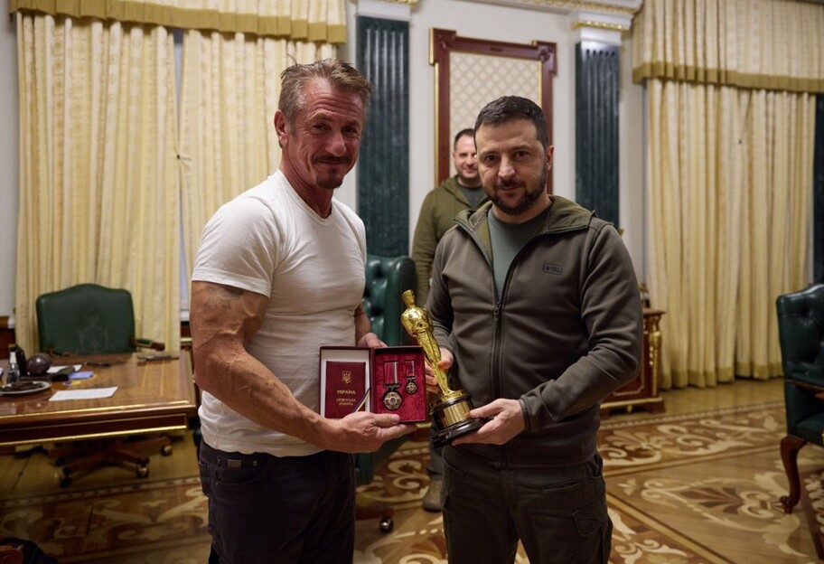 Шон Пенн у Києві зустрівся із Зеленським - президент вручив нагороду акторові та отримав Оскар, фото - фото 1