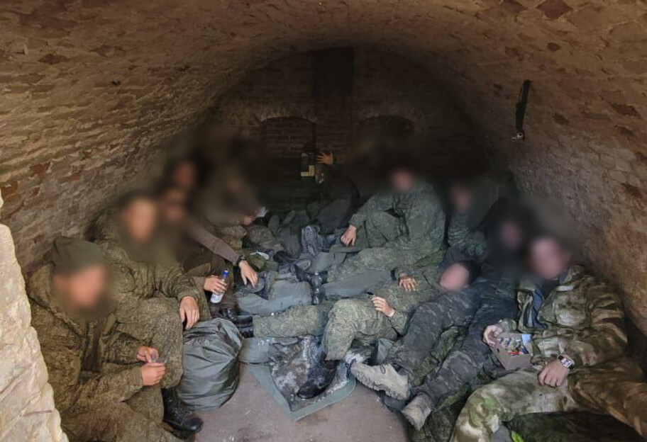 Мобілізовані росіяни в Україні відмовляються воювати - командири кидають їх у підвали - фото 1