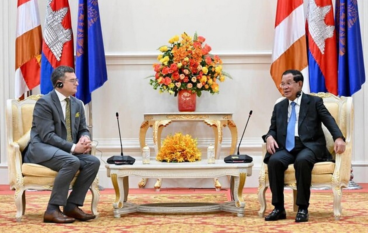 Глава МИД Кулеба совершил первый в истории Украины визит в Камбоджу