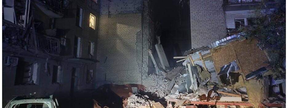 Оккупанты ударили по пятиэтажному дому в Николаеве, есть жертвы (фото)