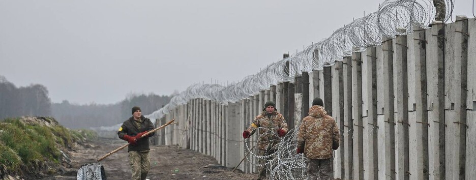 Ров и забор с проволокой: Украина строит стену на границе с Беларусью (фото) 