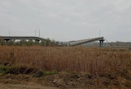 Оккупанты покидают Херсонскую область, оставляя за собой разрушенные мосты