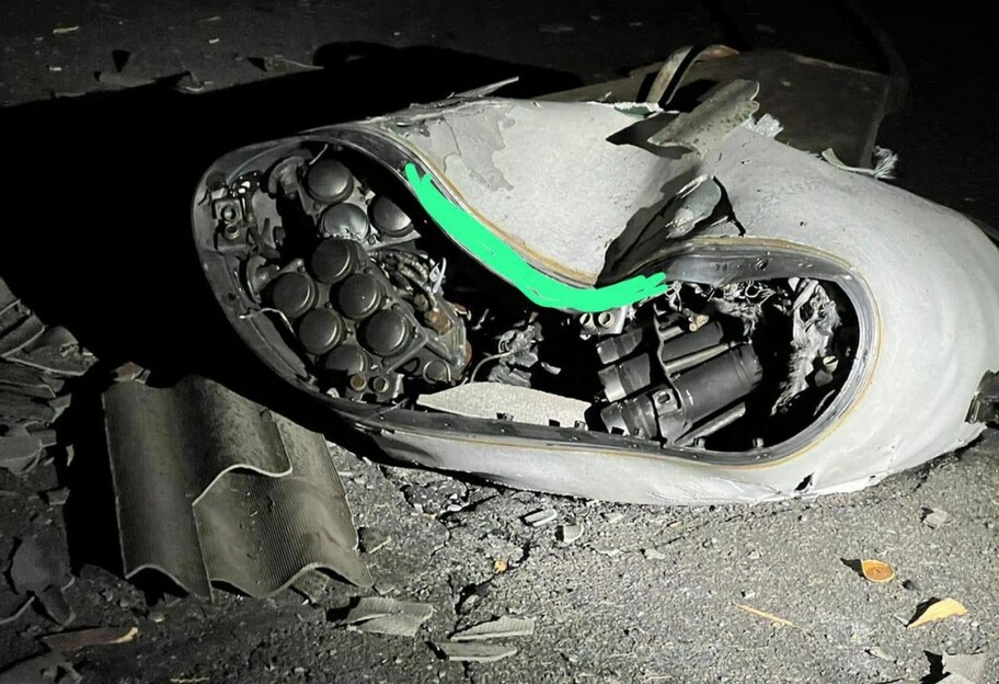 Обстріли Запоріжжя 12 листопада – ракета з касетними зарядами впала біля житлових будинків - фото 1