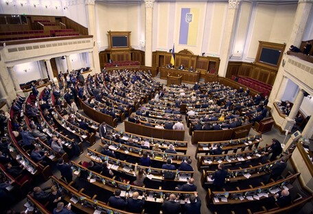 Рада планирует продлить военное положение и мобилизацию: стали известны сроки