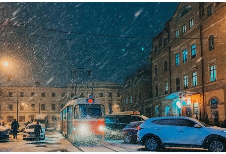 Сніг йтиме добу: у КМДА закликають киян залишити авто вдома