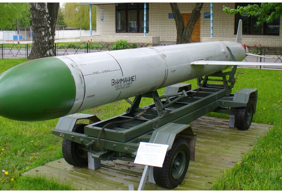 Крилаті ракети X-55 - рф атакувала Україну ракетами з імітатором ядерної боєголовки - фото 1
