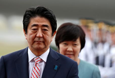 В Японии скандал — земля, детский сад, премьер