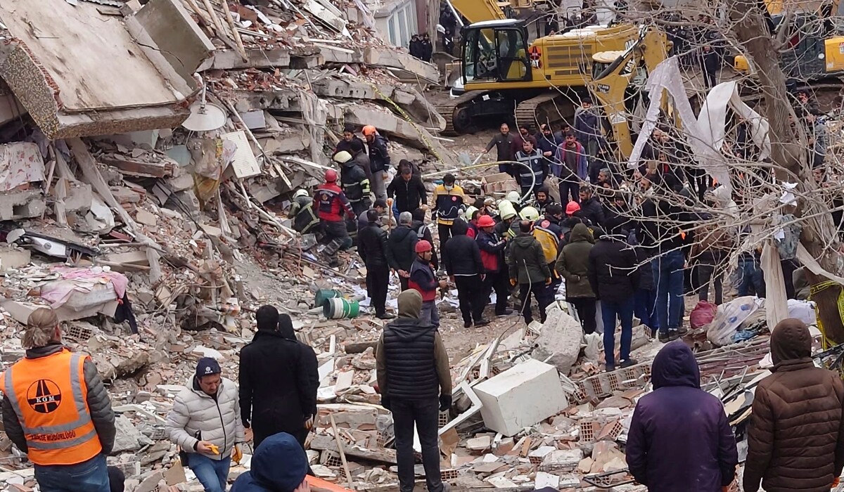 Українські рятувальники у Туреччині обстежили вже 438 будівель: кого врятували  
