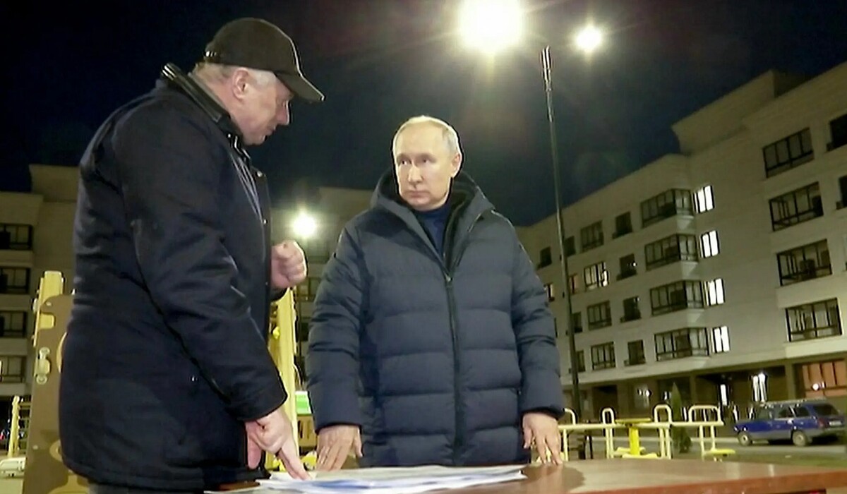 Поездка Путина в Мариуполь – это его желание не отставать от Зеленского, – политолог
