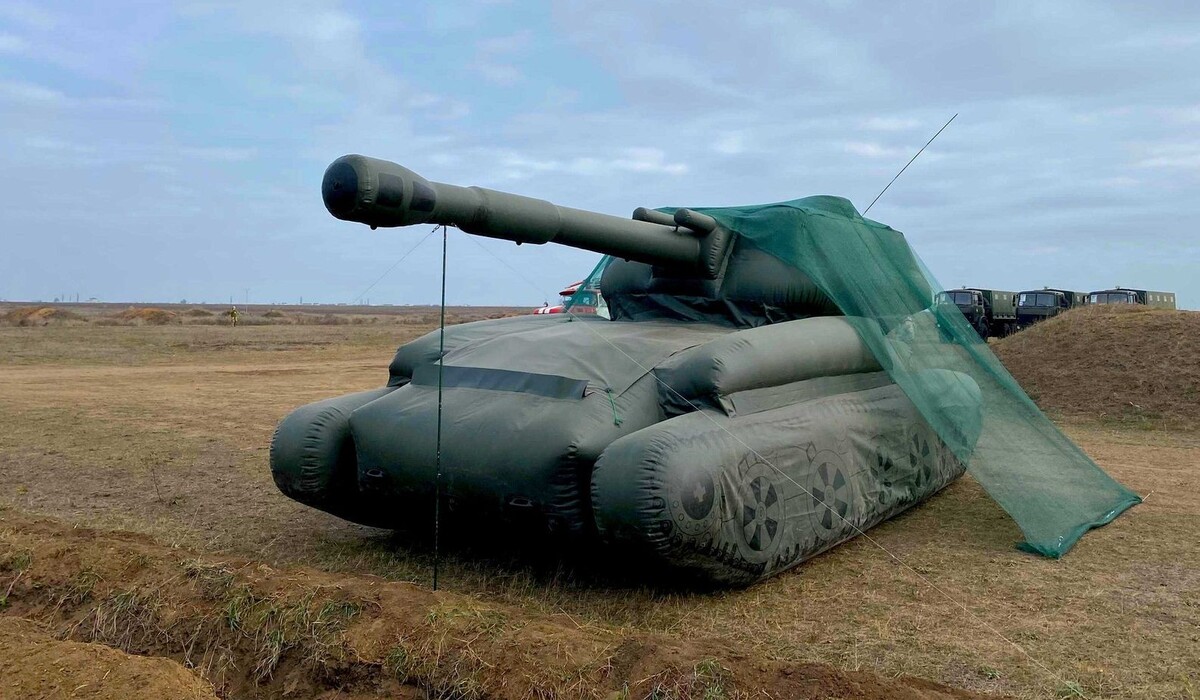 В Запорожской области рф на фейковых фортификационных сооружениях ставит надувные танки, – Федоров