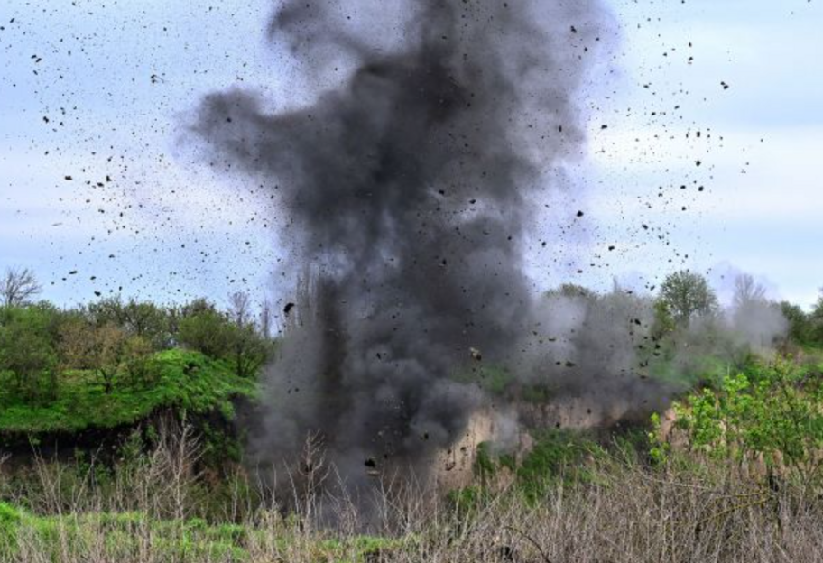 Взрыв на КПП Три сестры – россияне взорвали дорогу на границе с Украиной и Беларусью - фото 1