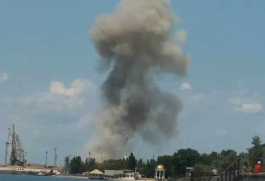 В Бердянске взрывы в порту, сообщается о попадании по позициям россиян - фото 1