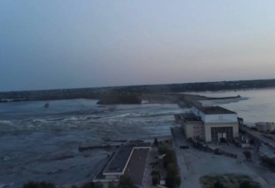 Каховская ГЭС – после подрыва станция полностью ушла под воду - фото 1