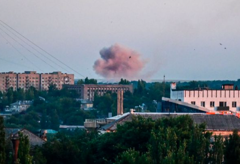 Взрывы в Луганске - ВСУ якобы попали по базе окупантов - фото 1