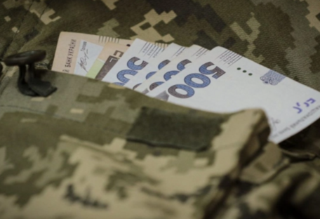 Рада приняла закон о доплатах военным: кто и сколько будет получать
