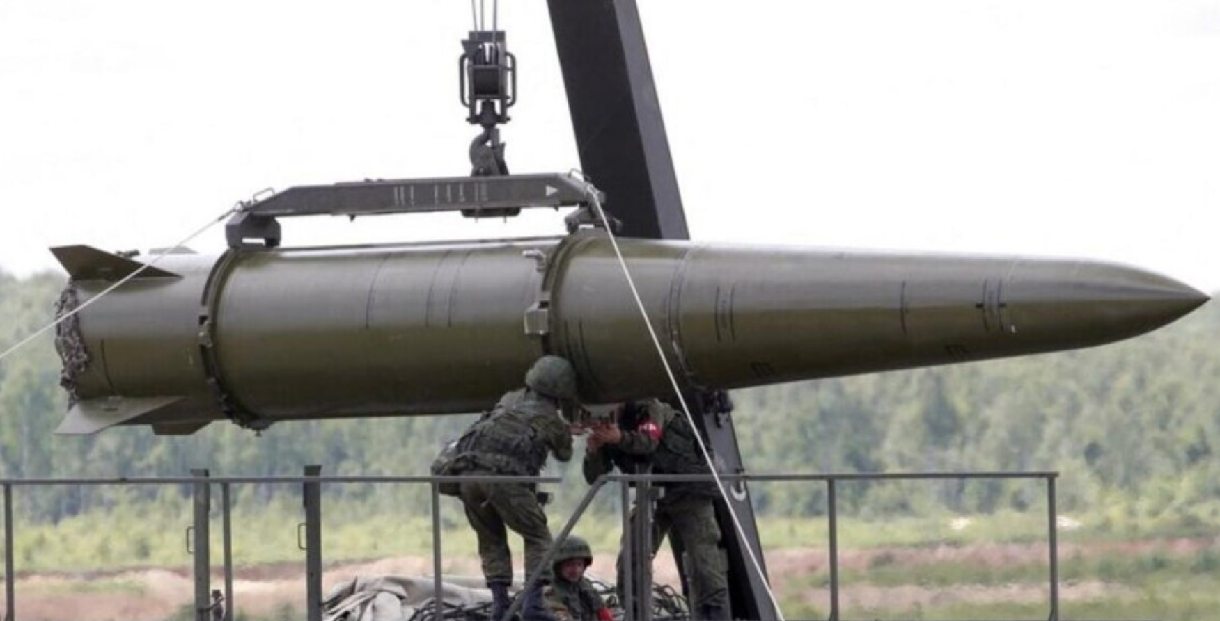 Ядерное оружие в Беларуси - Алексей Громов заявил, что Россия еще не доставила боеголовки на территорию Республики. - фото 1