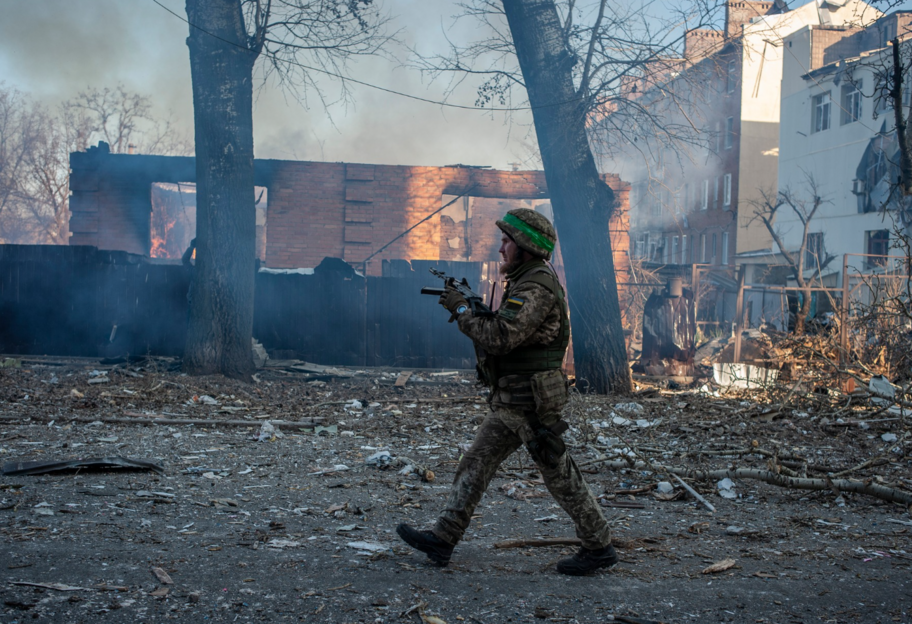 Бої за Бахмут - Сирський заявив, що ЗСУ беруть місто під вогневий контроль - фото 1