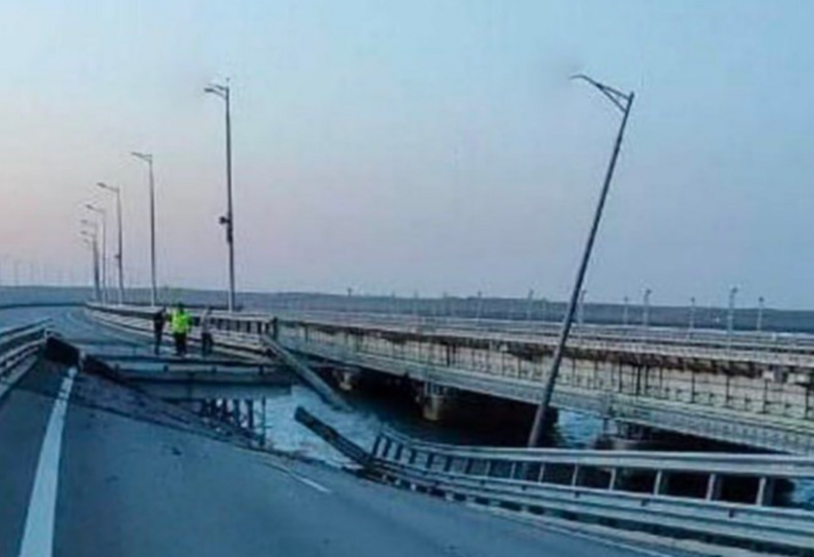 Атака на Крымский мост – в Сети показали спутниковые снимки переправы - фото 1