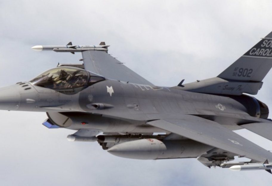 США прискорять надання дозволів іншим країнам на передачу F-16 Україні - фото 1