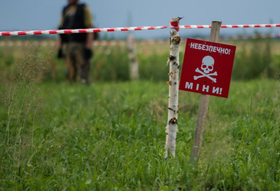 На границе Украины с Беларусью сдетонировали мины - повреждена железная дорога - фото 1