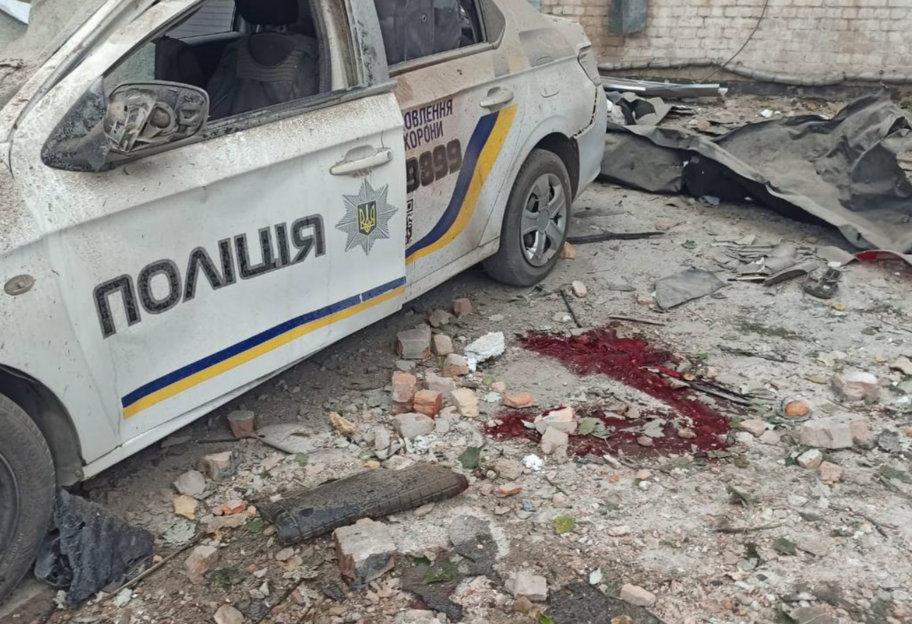 Россияне обстреляли здание полиции в Кривом Роге – один погибший, много раненых - фото 1