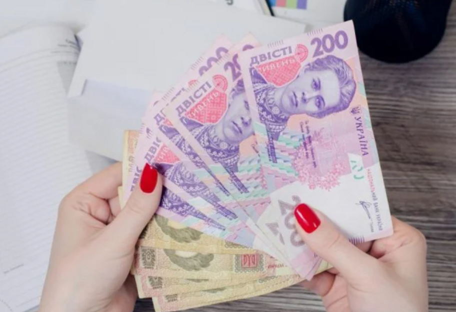 Зарплаты в Украине в 2024 году для учителей станут больше, заявил Федоров - фото 1
