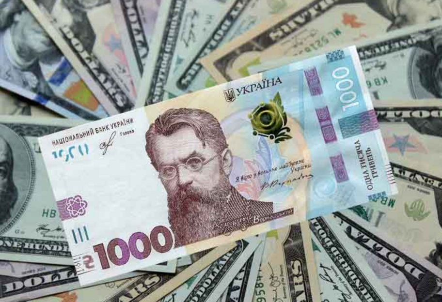 Курс долара в Україні - аналітики НБУ покращили прогнози щодо цін на валюту  - фото 1