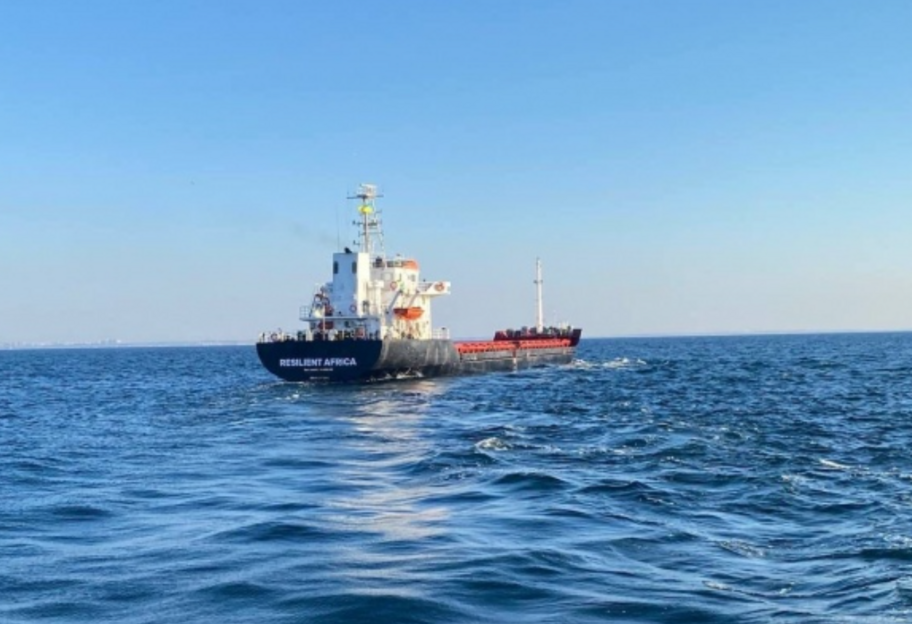 Экспорт временным коридором – первое судно с зерном вышло из порта Черноморск - фото 1