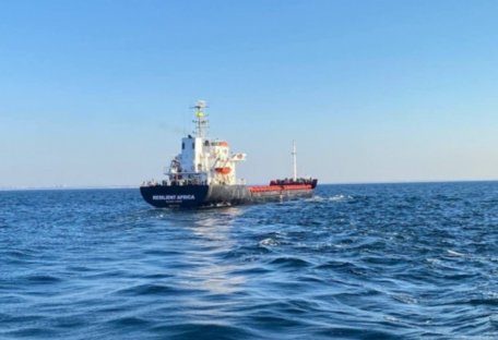 Из порта Черноморск вышло первое судно с украинским зерном: подробности