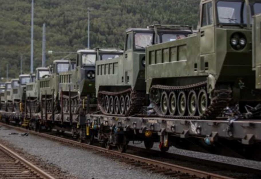 Военная помощь Украине - Норвегия передаст Украине около 50 гусеничных грузовиков NM199 - фото 1