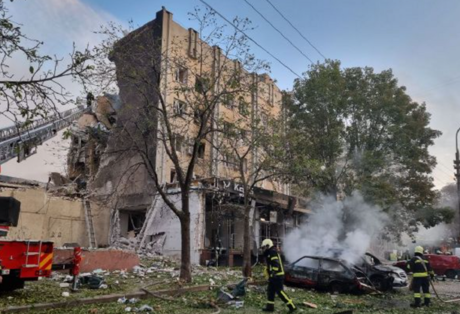росія атакувала Україну десятками ракет - що відомо про обстріл Черкас і постраждалих, фото та відео  - фото 1