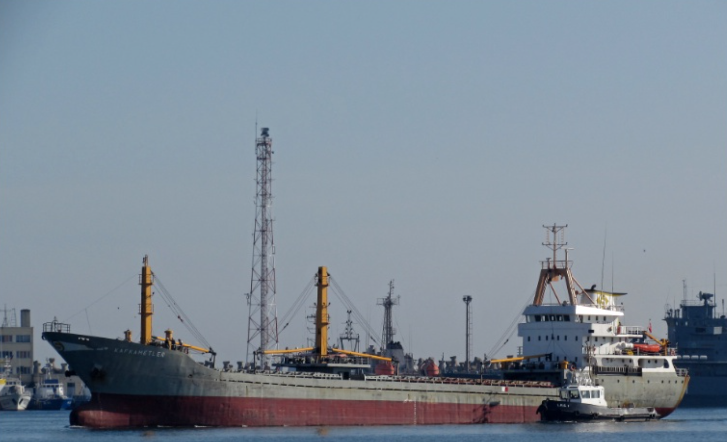 В Черном море на мини взорвалось турецкое торговое судно, пишет Reuters - фото 1