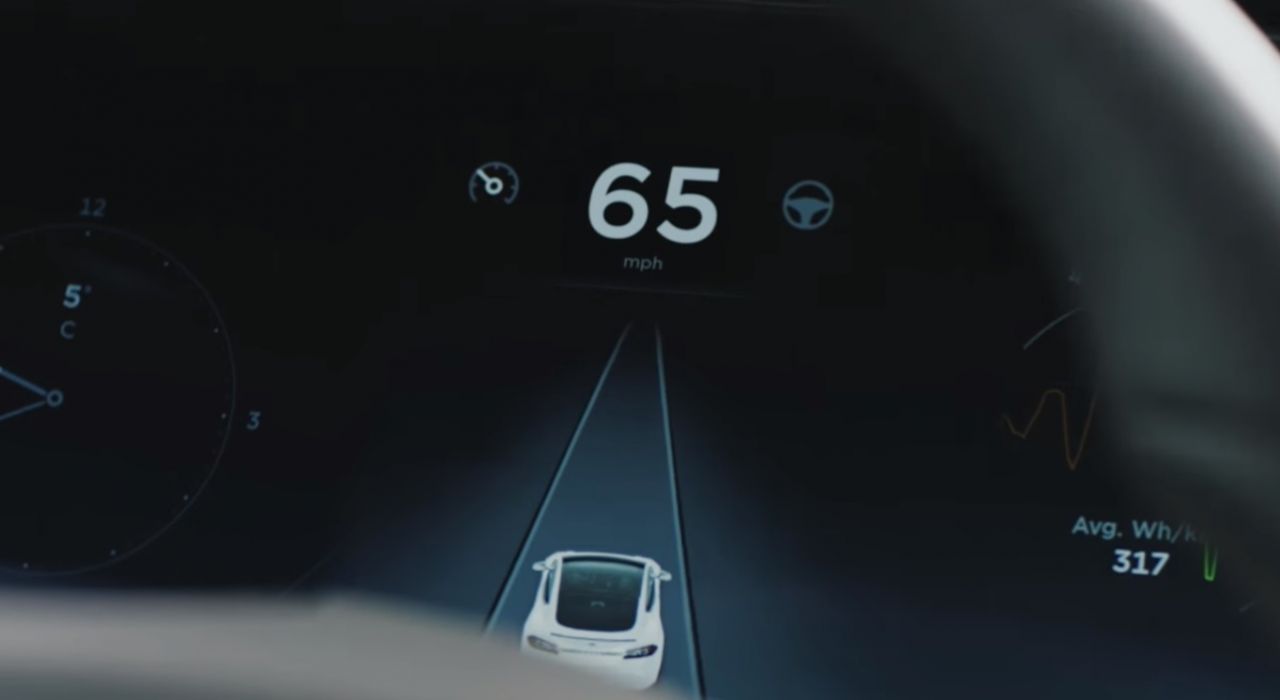 Немецких водителей вводит в заблуждение автопилот Tesla