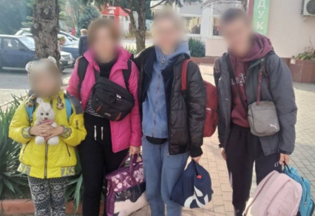 Из оккупированной рф части Херсонщины в Украину вернули еще троих детей (фото)