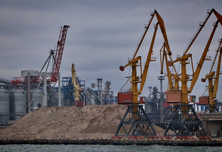 Експорт українського зерна - у портах Великої Одеси безпідставно затримують судна, аграрії зазнають збитків  - фото 1