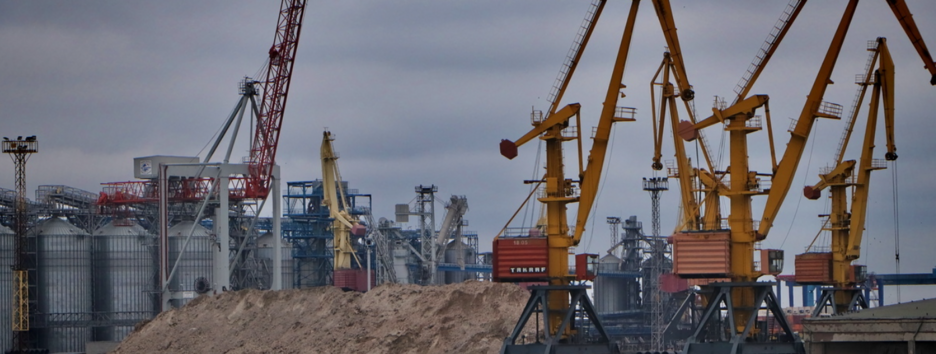 Аграрії зазнають шалених збитків: у портах Великої Одеси безпідставно затримують судна