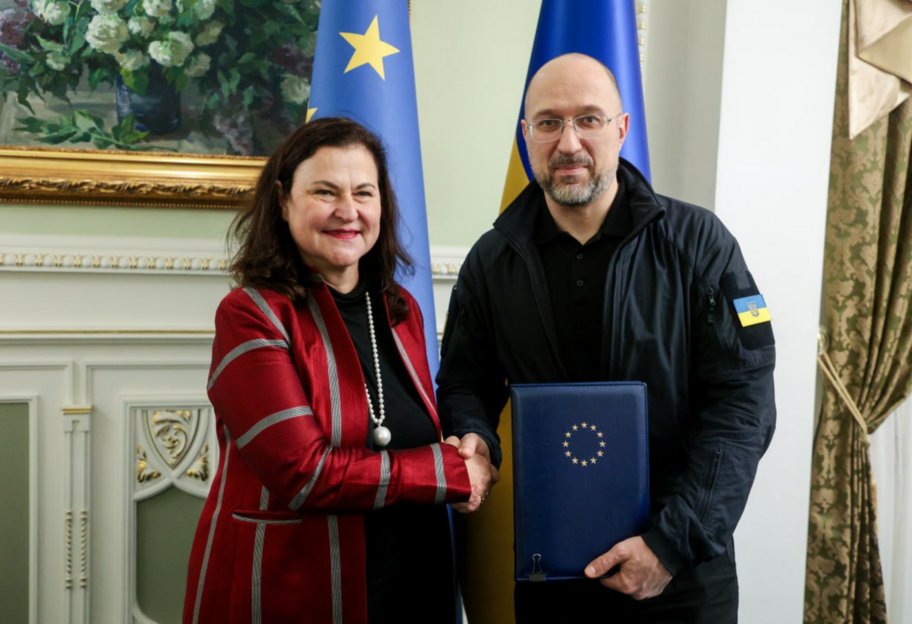 Вступ до ЄС - Україна офіційно отримала звіт ЄК з рекомендацією щодо початку вступних переговорів - фото 1