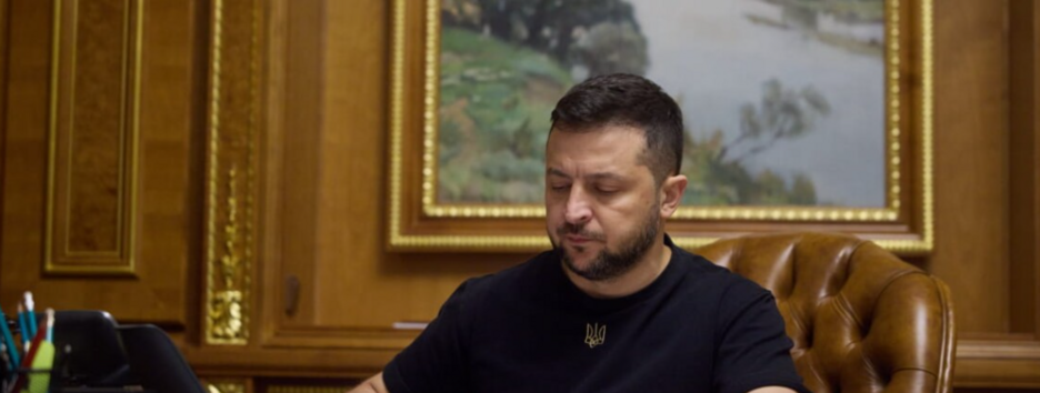 Зеленський підписав закони про подовження мобілізації та воєнного стану в Україні  