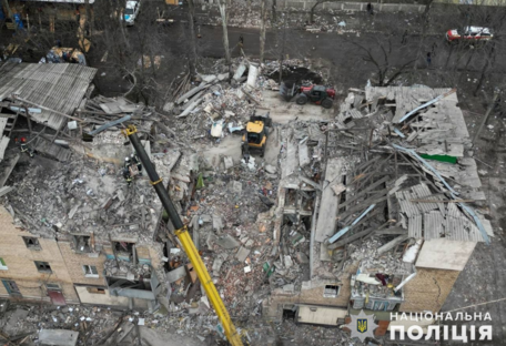 Удар рф по Селидову: количество жертв возросло, под завалами жилого дома ищут другие тела
