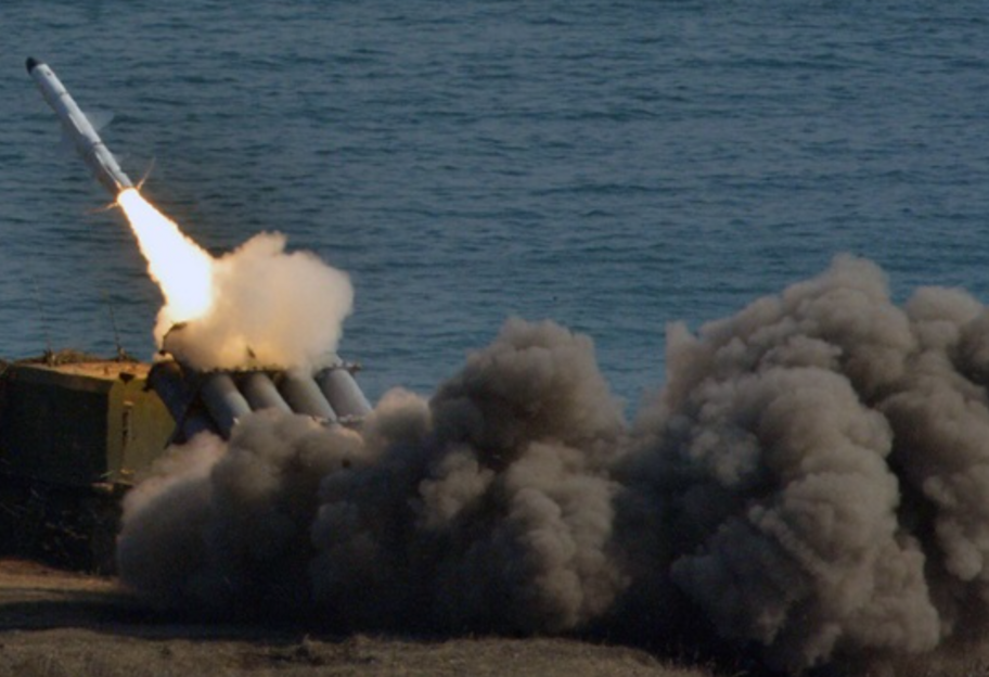 Обстріл енергетики України - росіяни накопичили в Криму понад 800 ракет для енергетичного терору - фото 1
