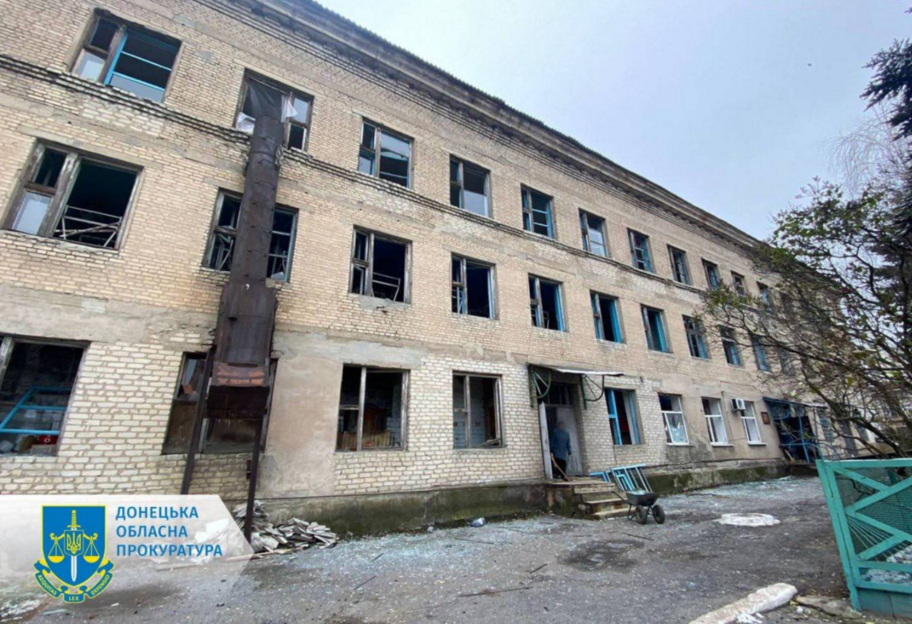Обстріл Селидового 21 листопада - росія вдарила по лікарні, багато людей поранені, є загиблий - фото 1
