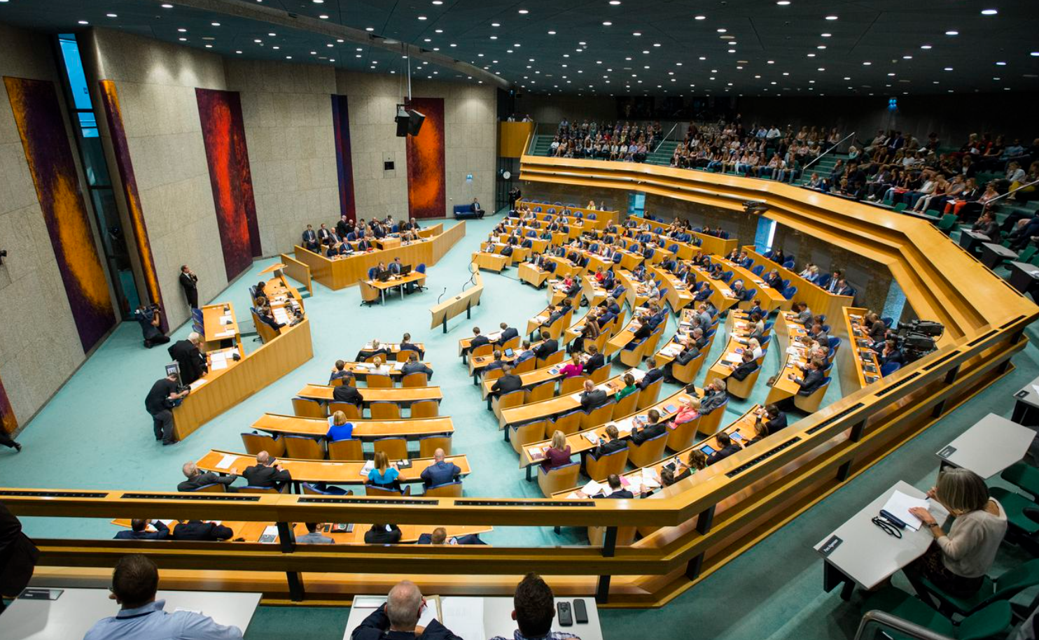 В Нидерландах парламент лишил права голоса трех депутатов из пророссийской партии - фото 1