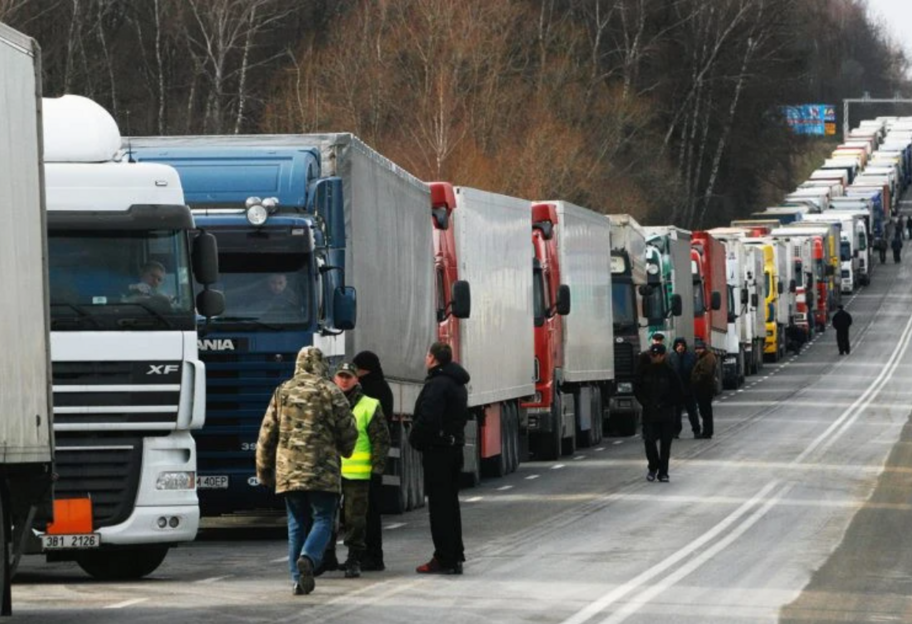 Блокада границы – в очередях на КПП с Польшей находится около 3900 грузовиков, заявил Демченко. - фото 1