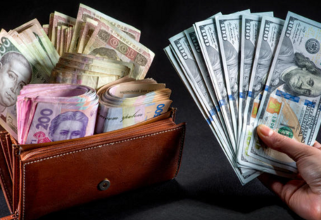 Цены на валюту в Украине: обменники обновили курсы в начале недели