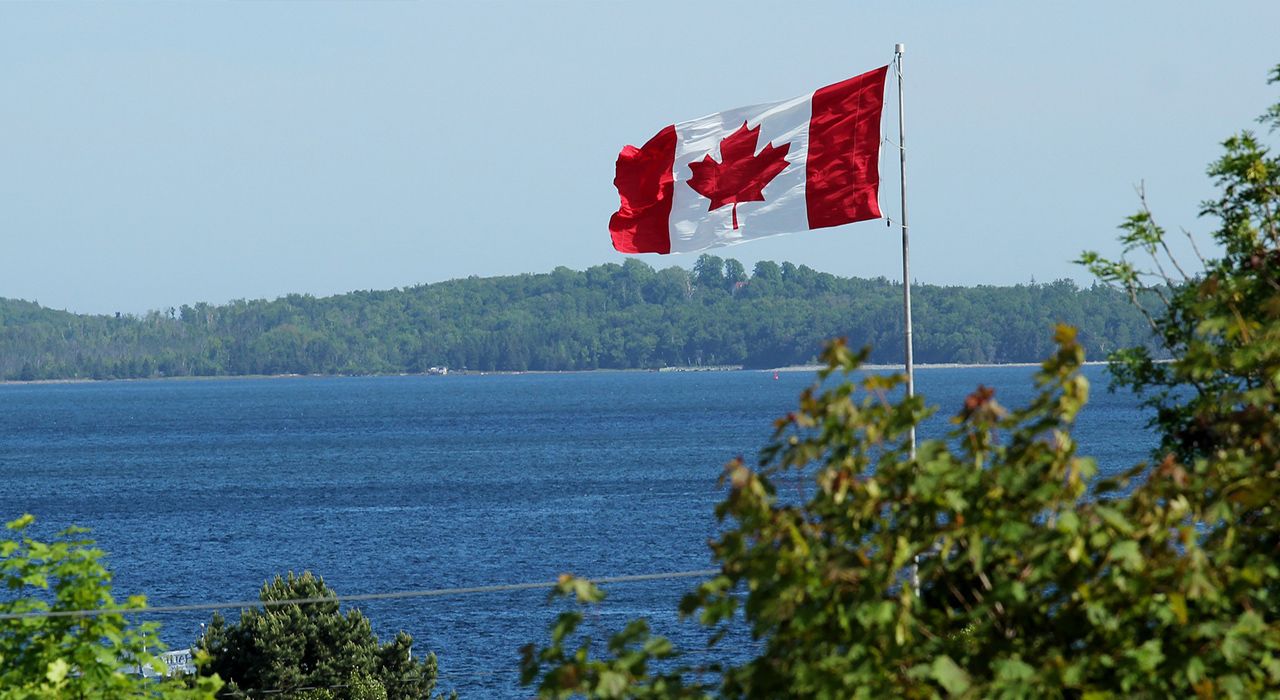 Депортировать нельзя оставить – мнения канадцев разделились