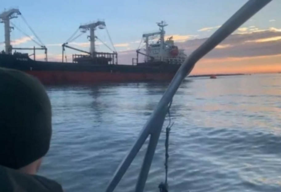 В Черном море на российской мине взорвалось гражданское судно под флагом Панамы - фото 1