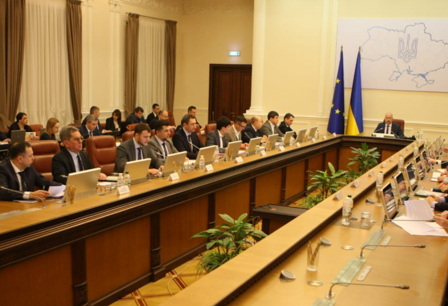 Допомога Україні - 2024 року уряд знизить потребу в зовнішньому фінансуванні, повідомив Шмигаль  - фото 1